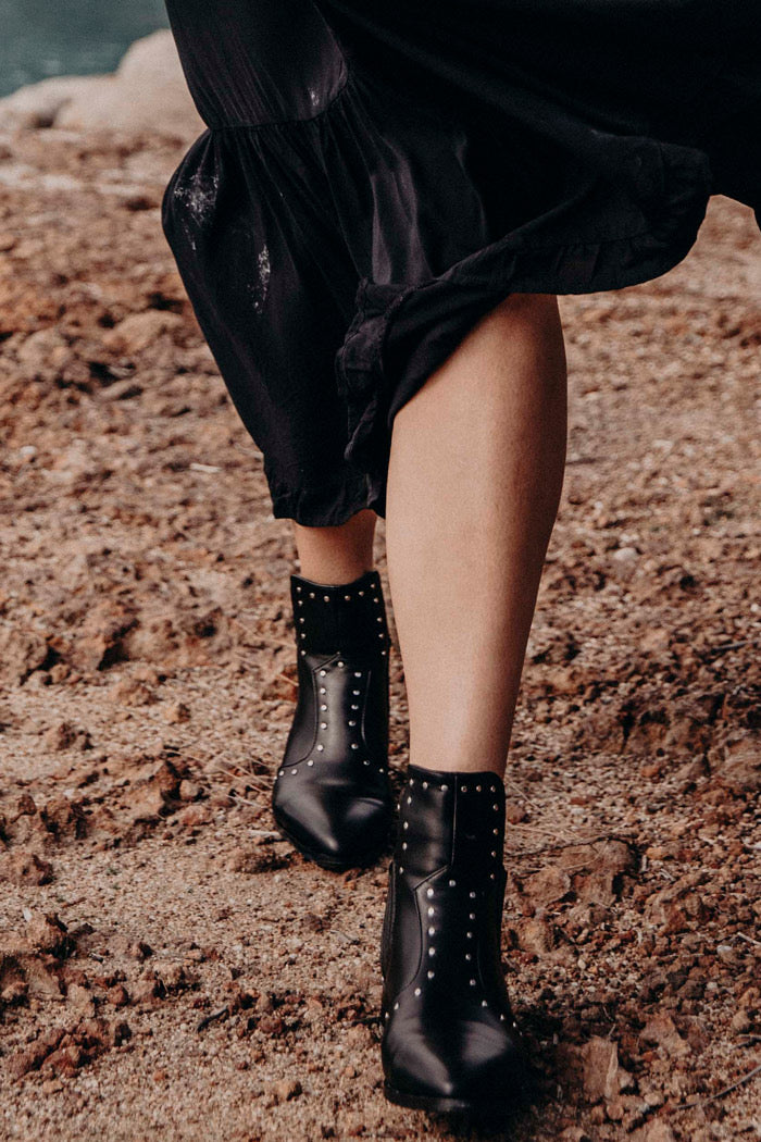 Queen of Thieves Black Boot